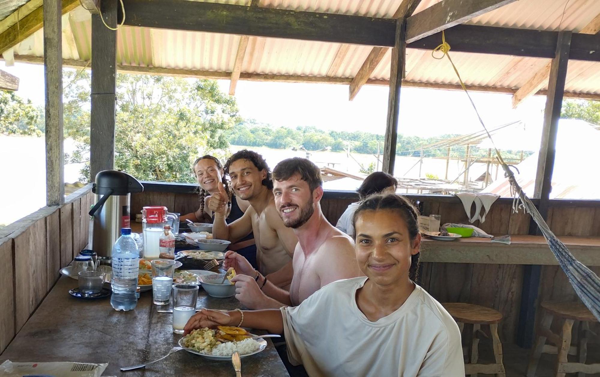 Hospedaje Y Tours Reina Arriera Amazonas Colombia Macedonia Esterno foto